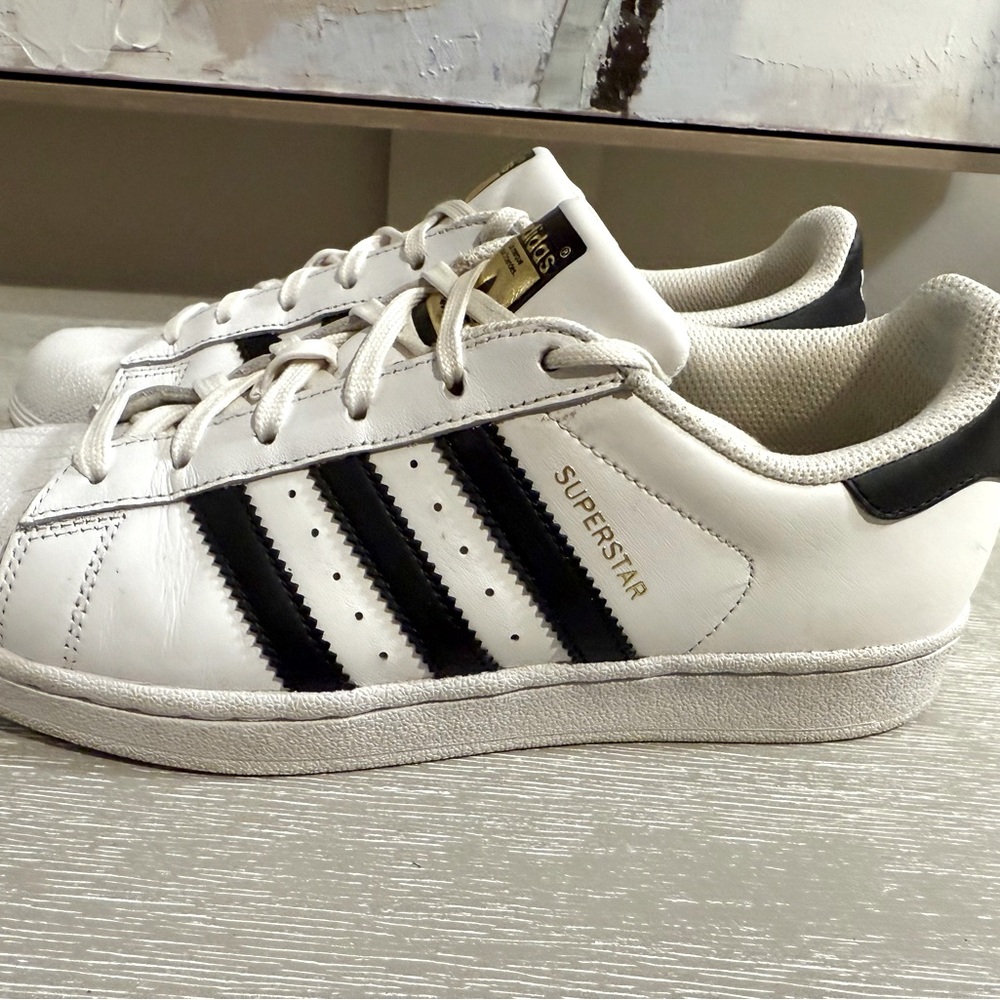 Women’s Adidas White and Black Superstar Sneakers Iconic Design -Size 7 - Picture 6 of 9
